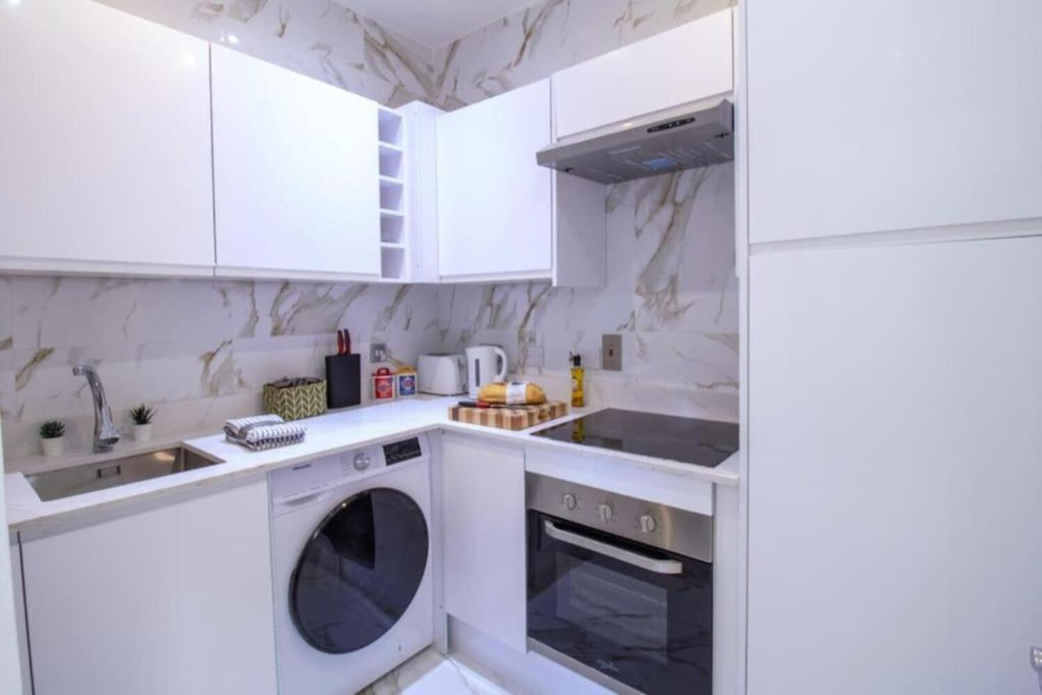 Elegant 3 Bedroom On Oxford Street Luxury Living In 2gc Apartment
