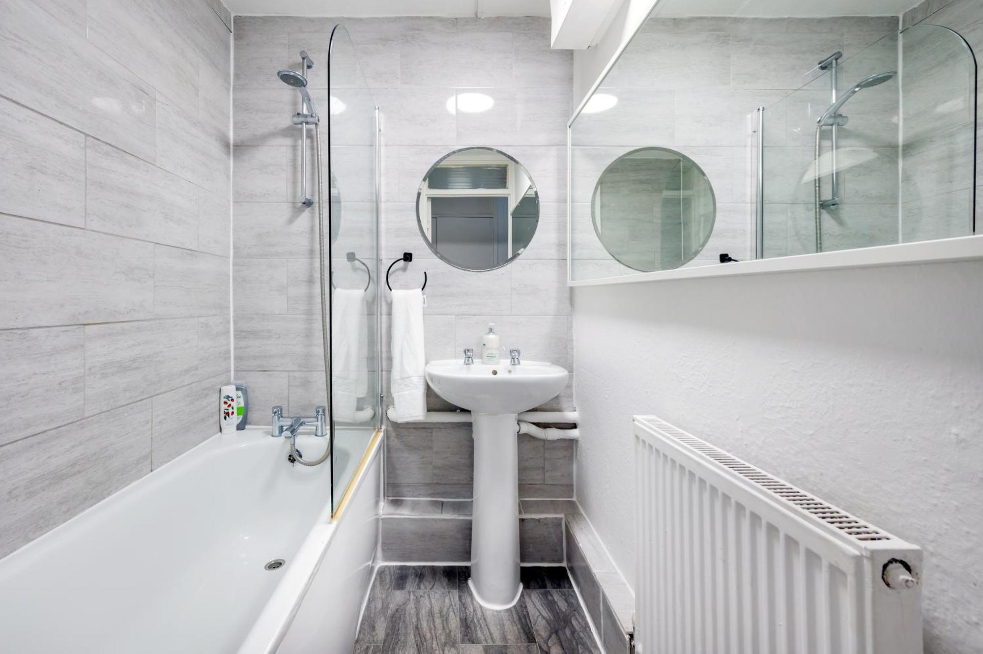 2-bed Flat Near Earls Court Londra