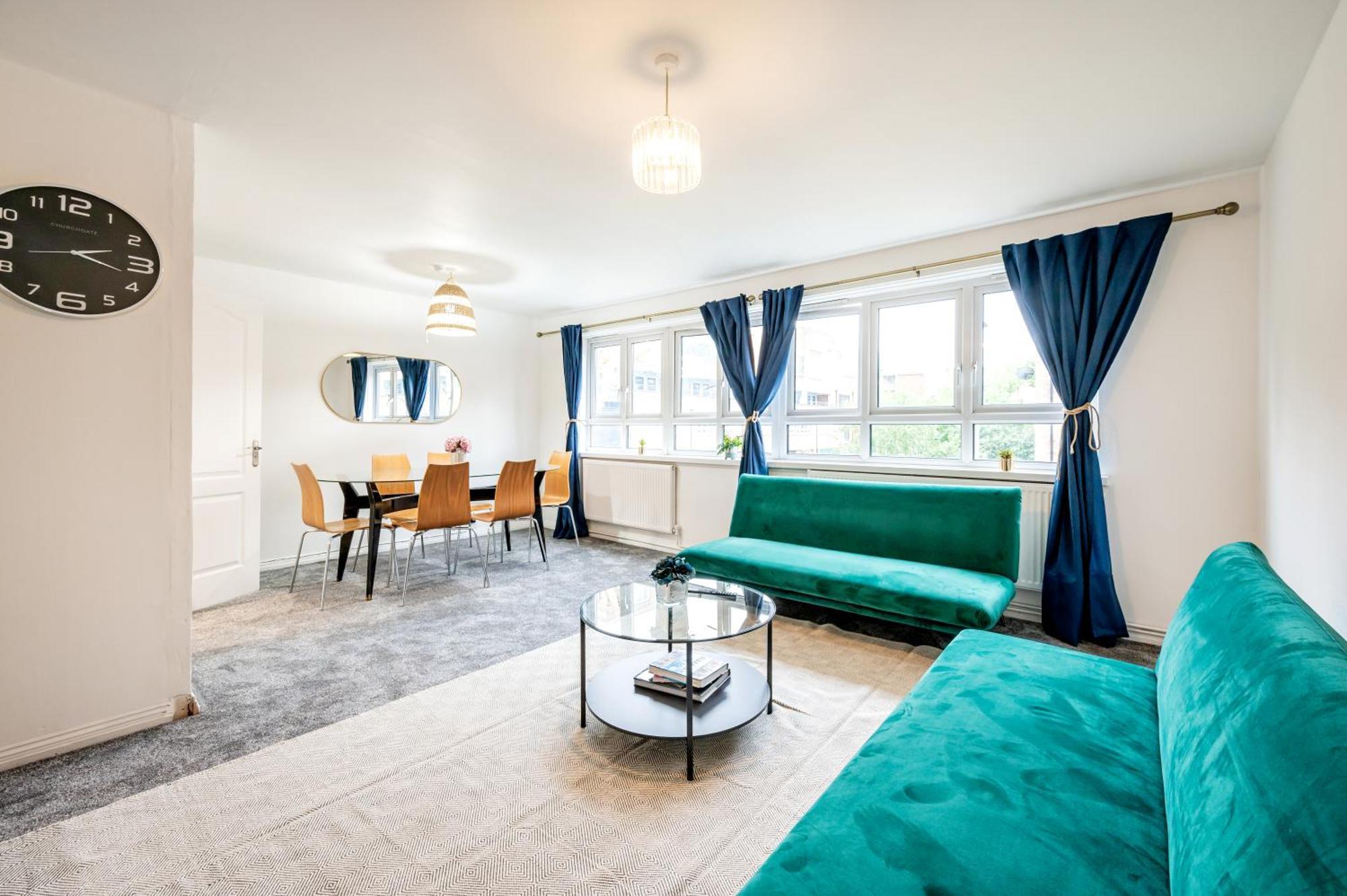 2-bed Flat Near Earls Court * Londra