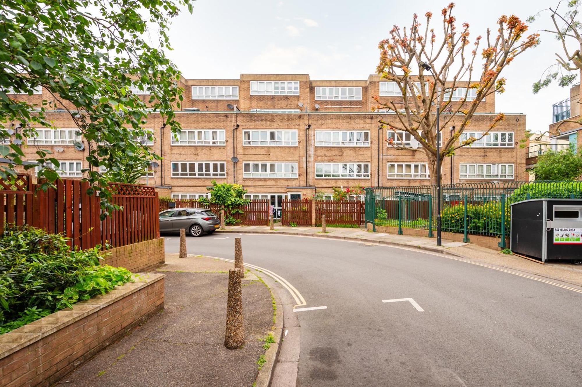2-bed Flat Near Earls Court Londra