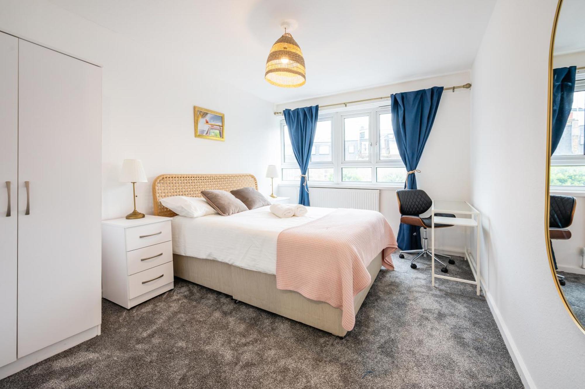 2-bed Flat Near Earls Court * Londra