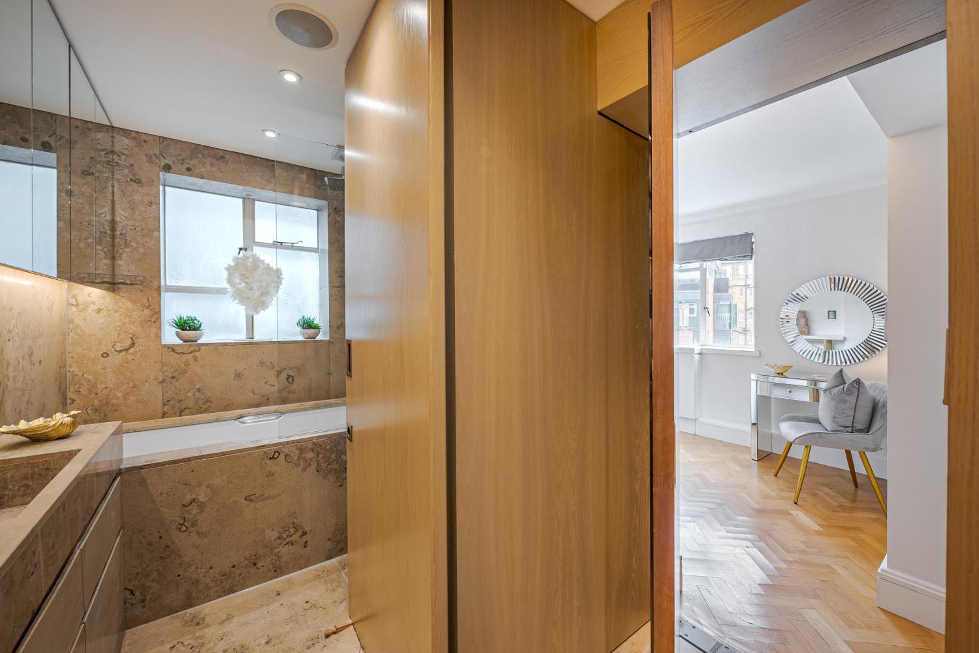 Charming 2 Bed Flat In Knightsbridge Balcony View Of Harrods Londra