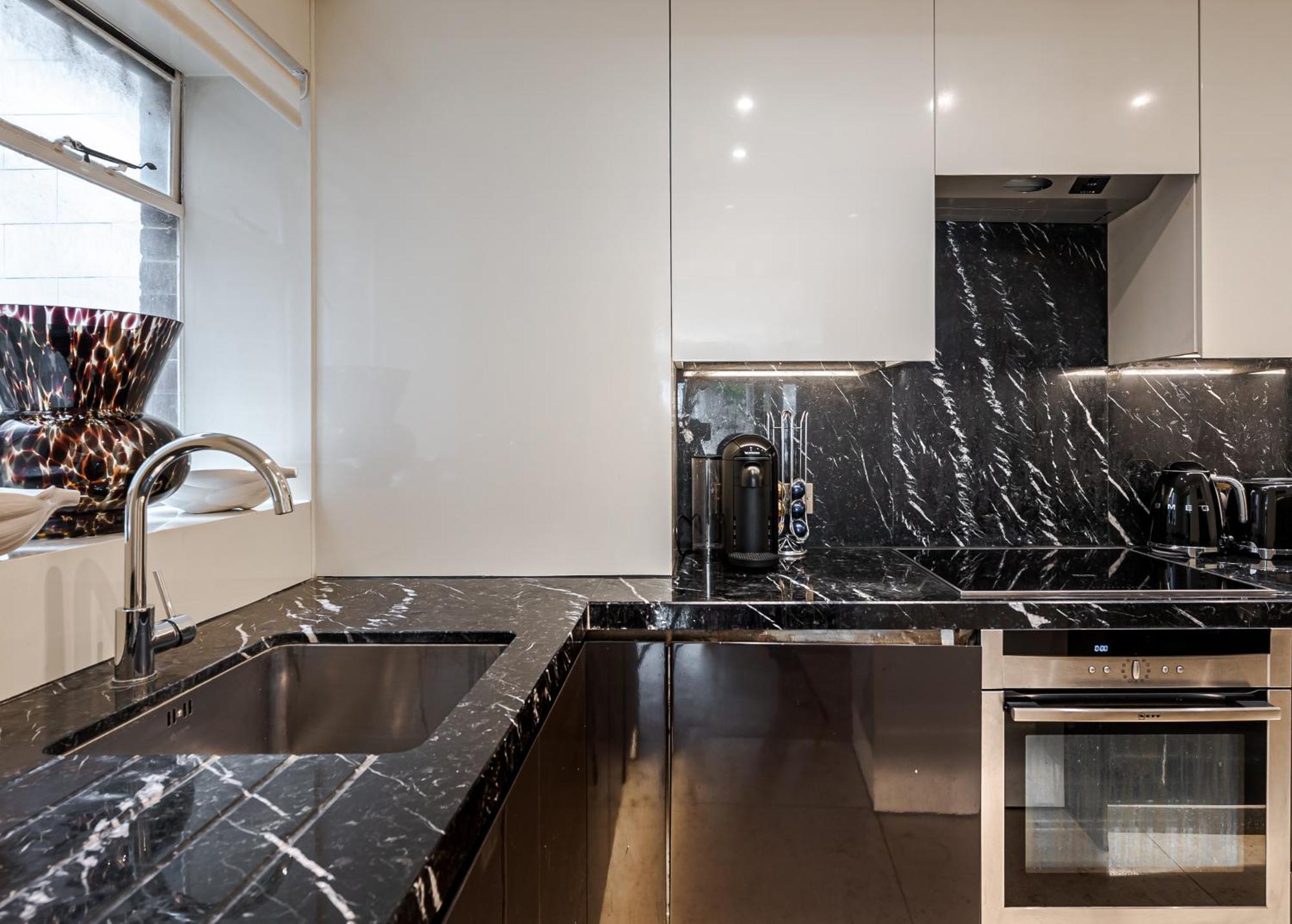 Charming 2 Bed Flat In Knightsbridge Balcony View Of Harrods Appartamento