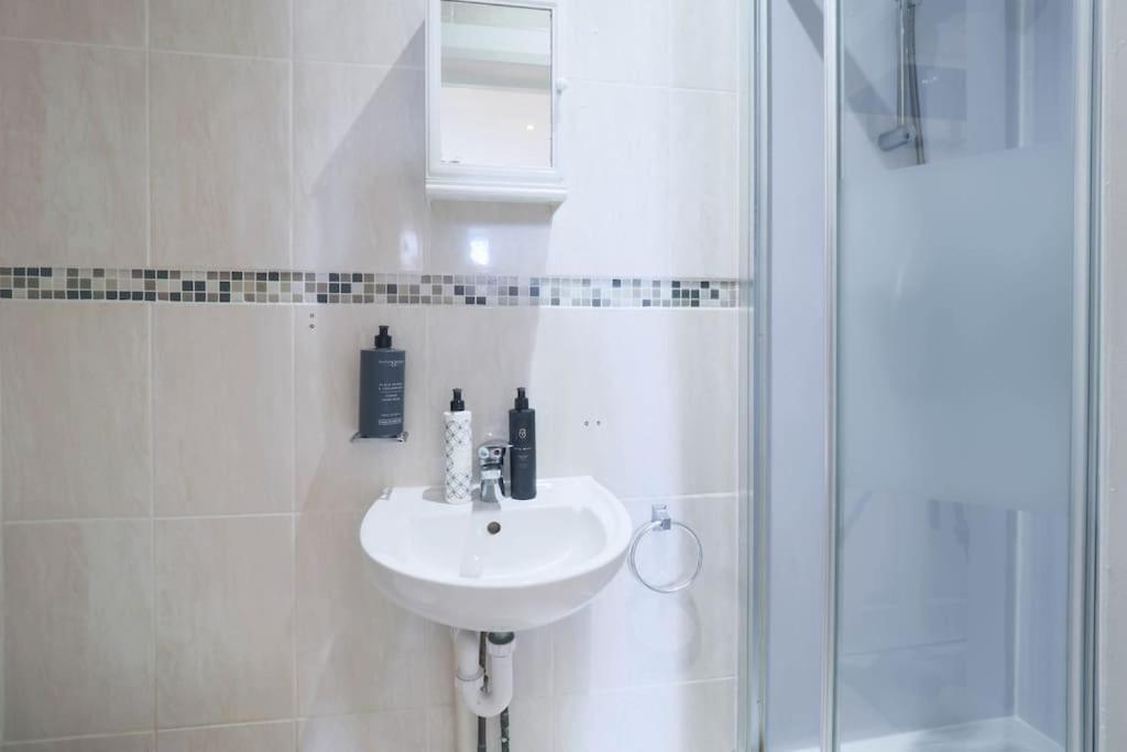 Apartment S4 Studio In The Heart Of Kilburn Zone2