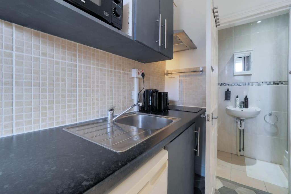 S4 Studio In The Heart Of Kilburn Zone2 Apartment *