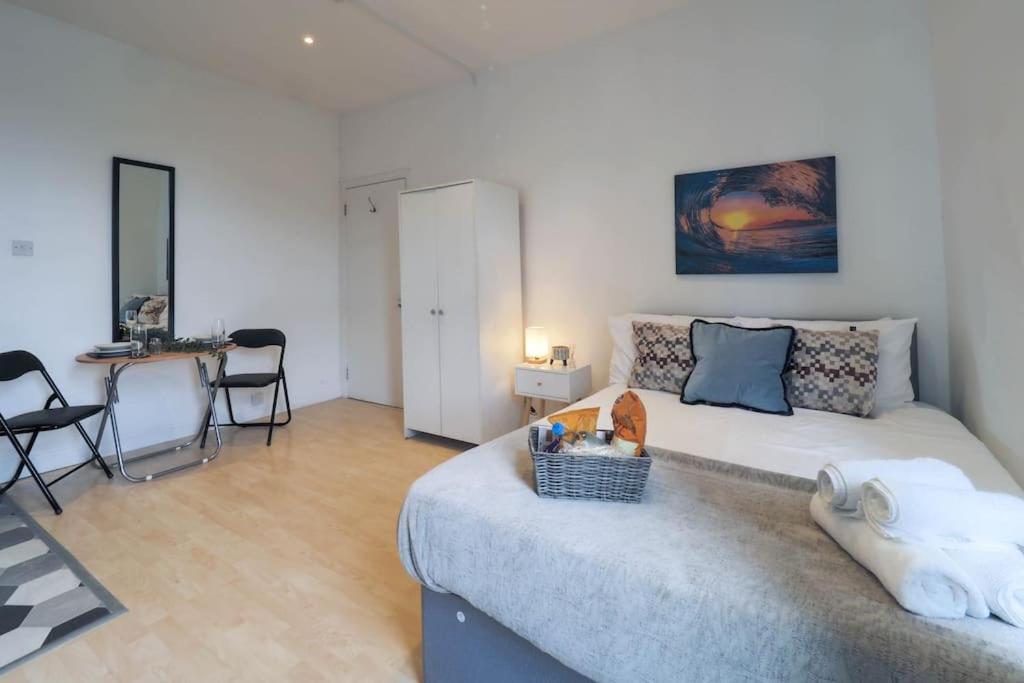 Apartment S4 Studio In The Heart Of Kilburn Zone2