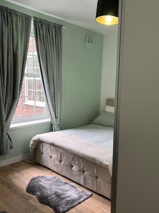 Entire 2 Bed Flat In *