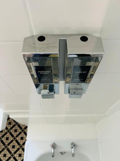 Entire 2 Bed Flat In *