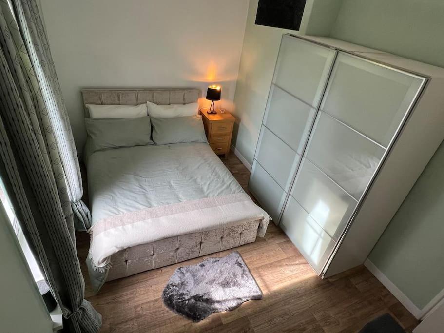 Entire 2 Bed Flat In * London