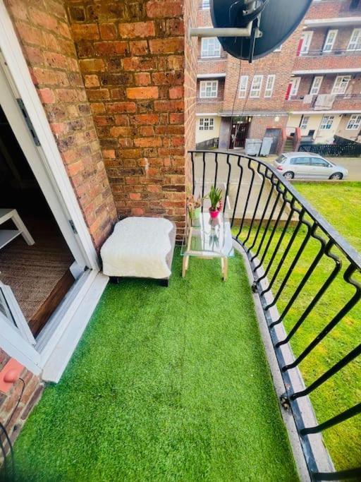 Apartment Entire 2 Bed Flat In *