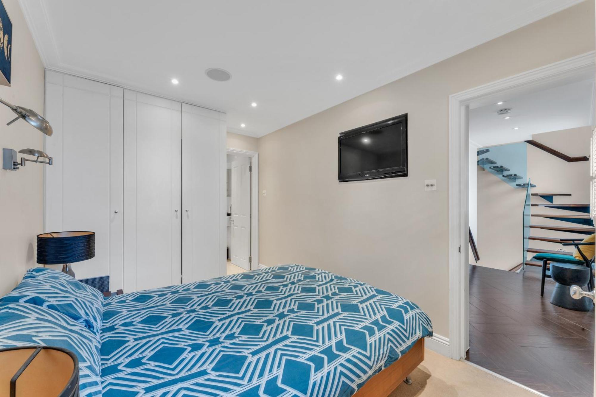 3-bed Grand Triplex In Westminster Apartment London