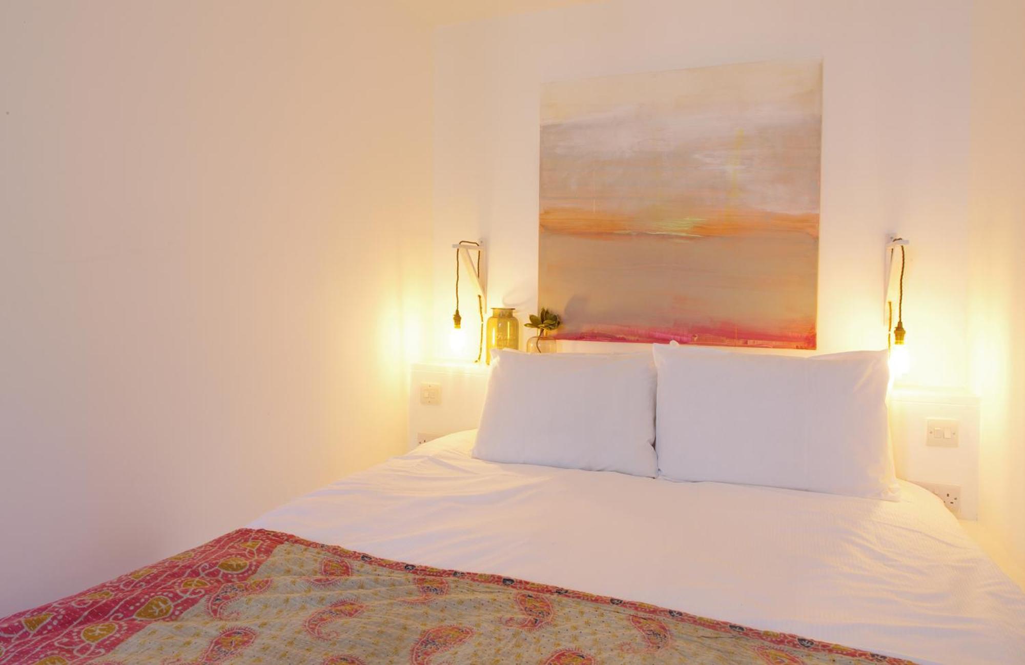 Stylish Fitzrovia Studios W1 *