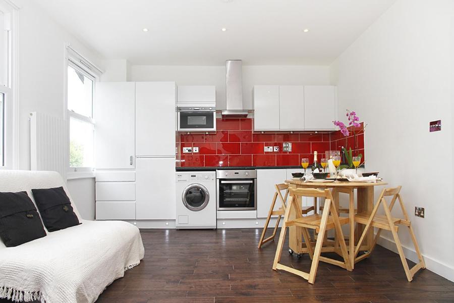 Lets - I4 * London
