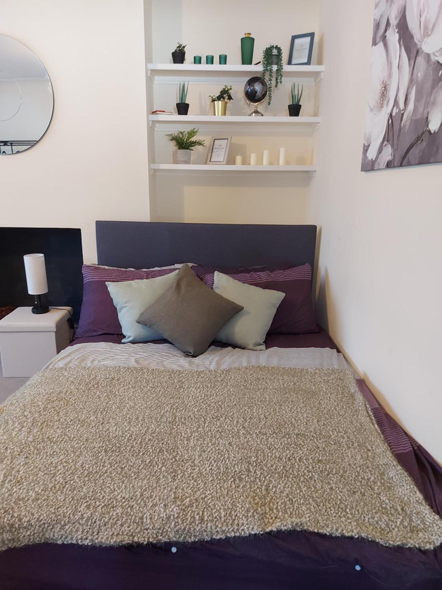 Appartamento Large 4 Bedrooms Golders Londra
