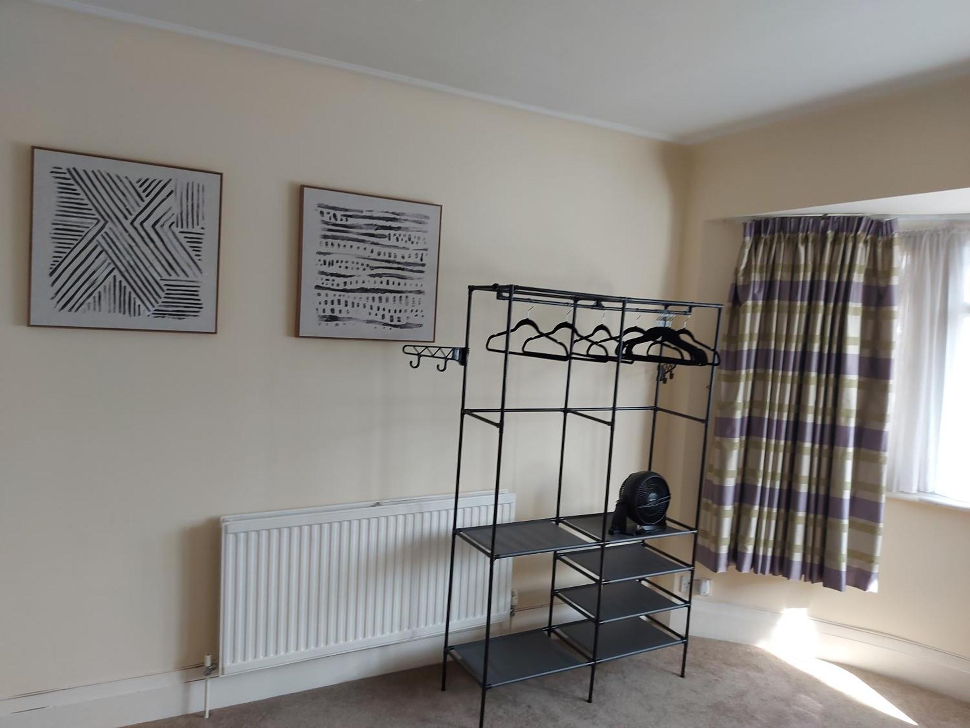 Large 4 Bedrooms Golders Appartamento *
