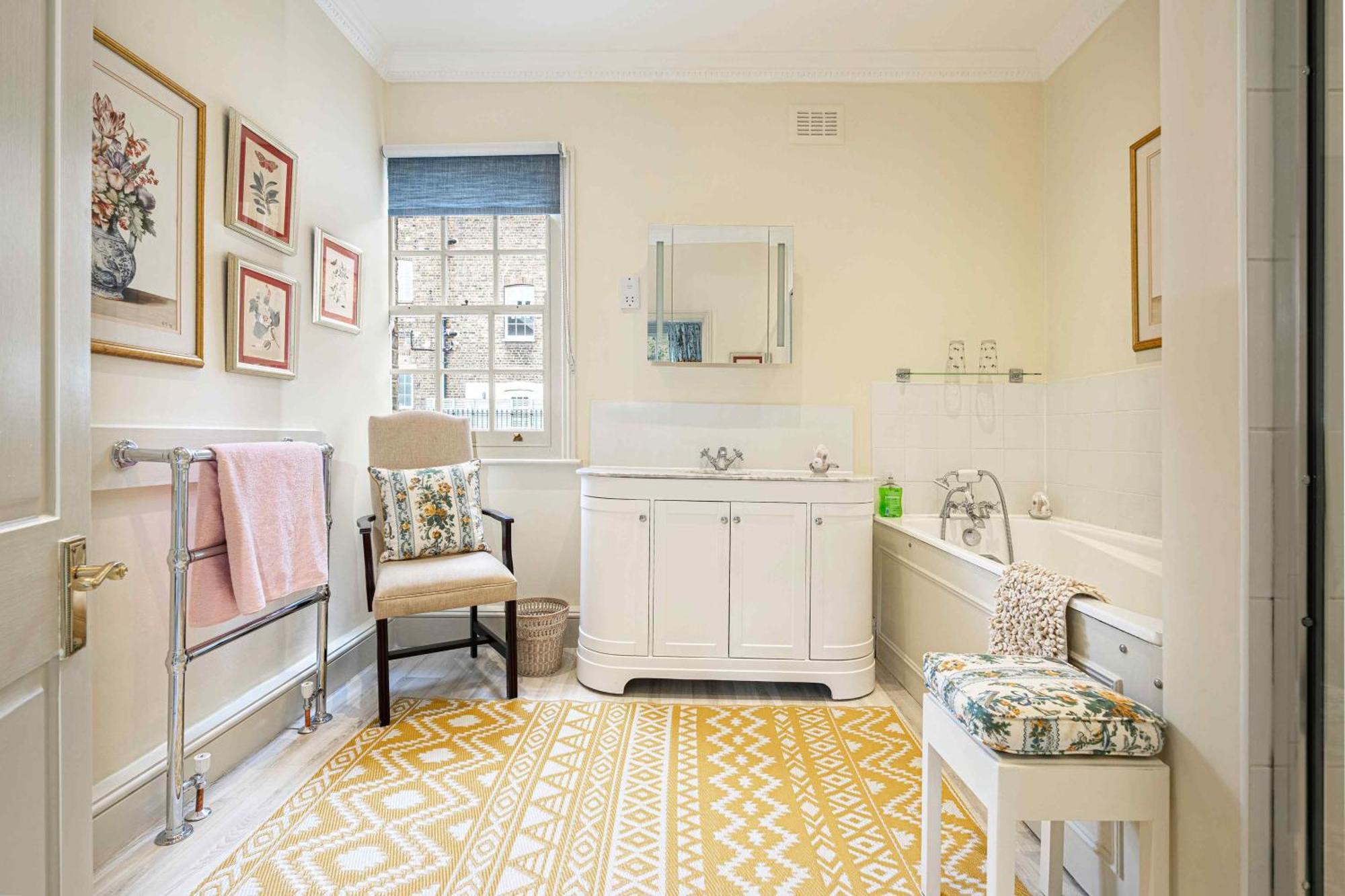 Exquisite Townhouse With Patio Lägenhet London