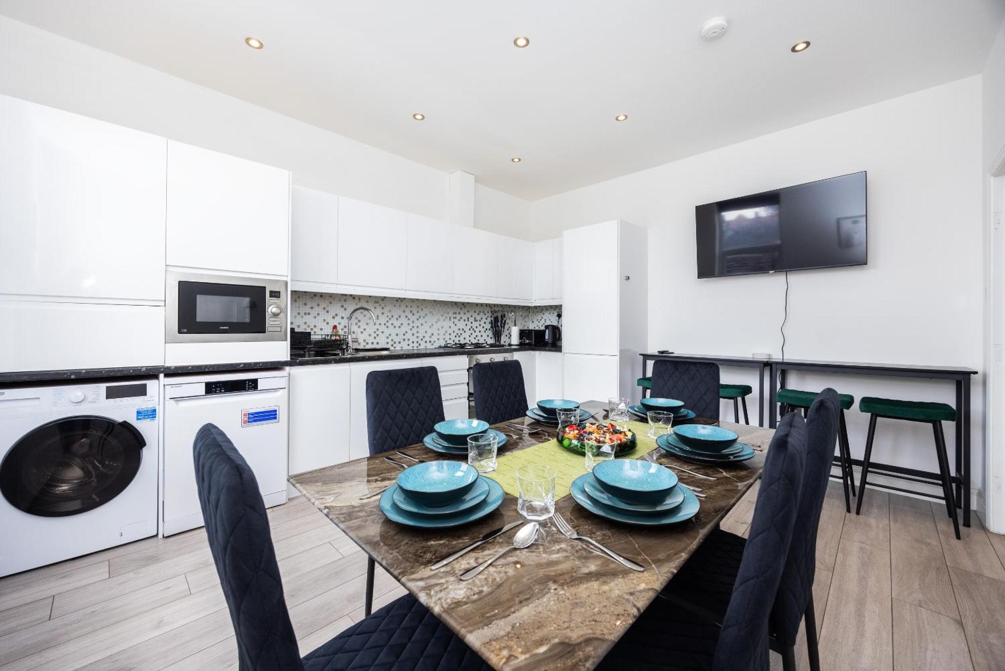 Appartement Beautiful 3-bed In Shepherd's Bush Londen