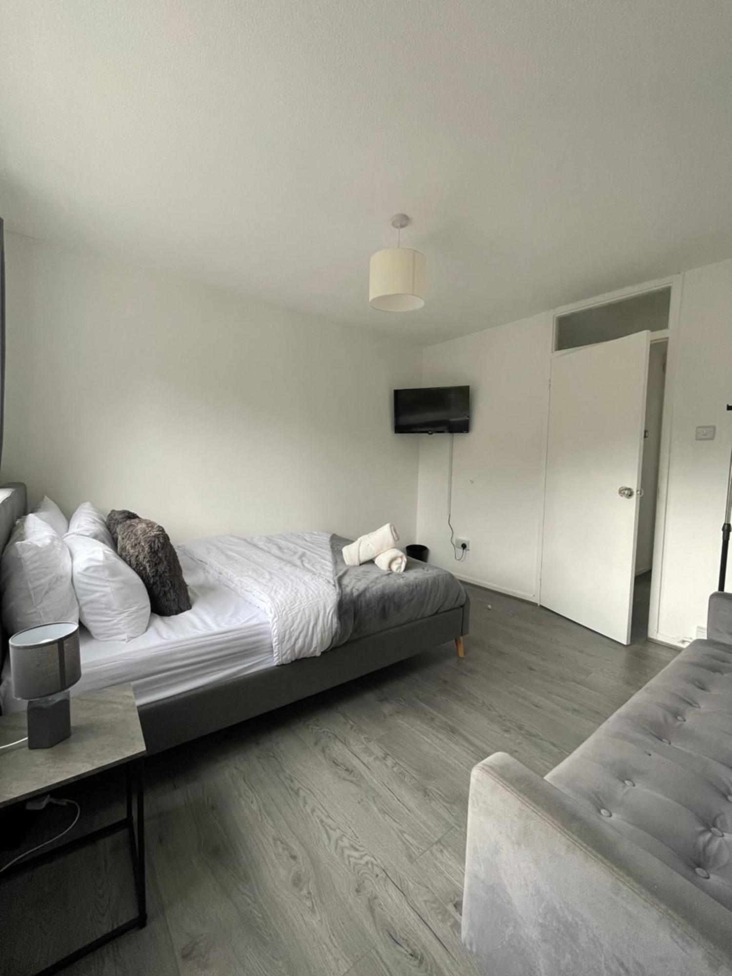 Travellers Hub Bow Londra