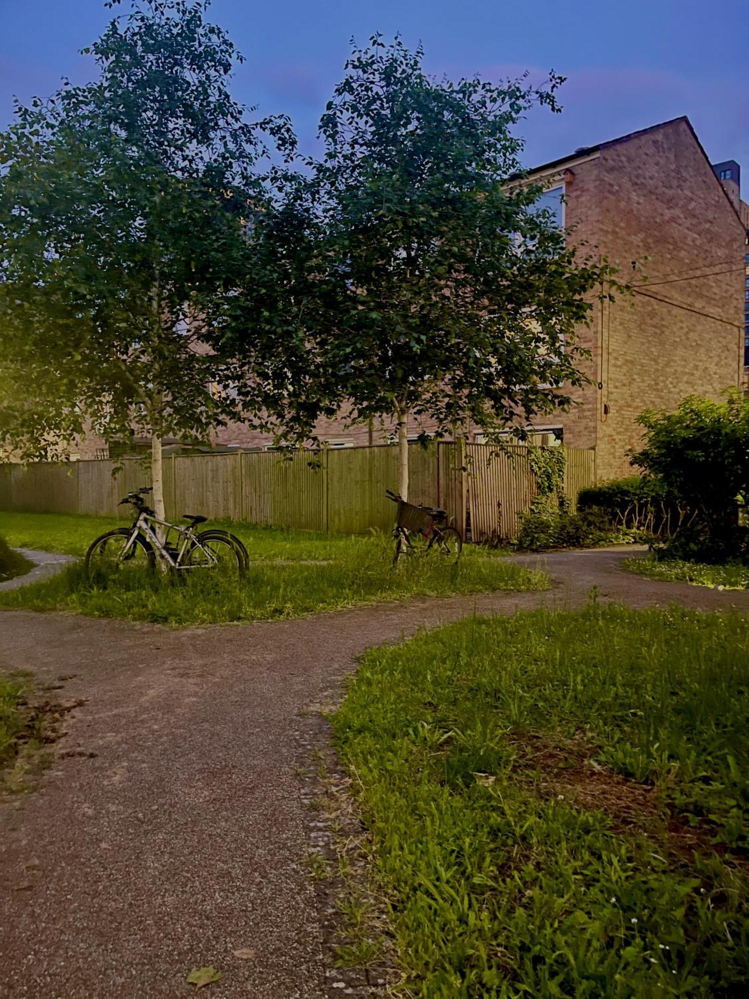 Travellers Hub Bow Londra