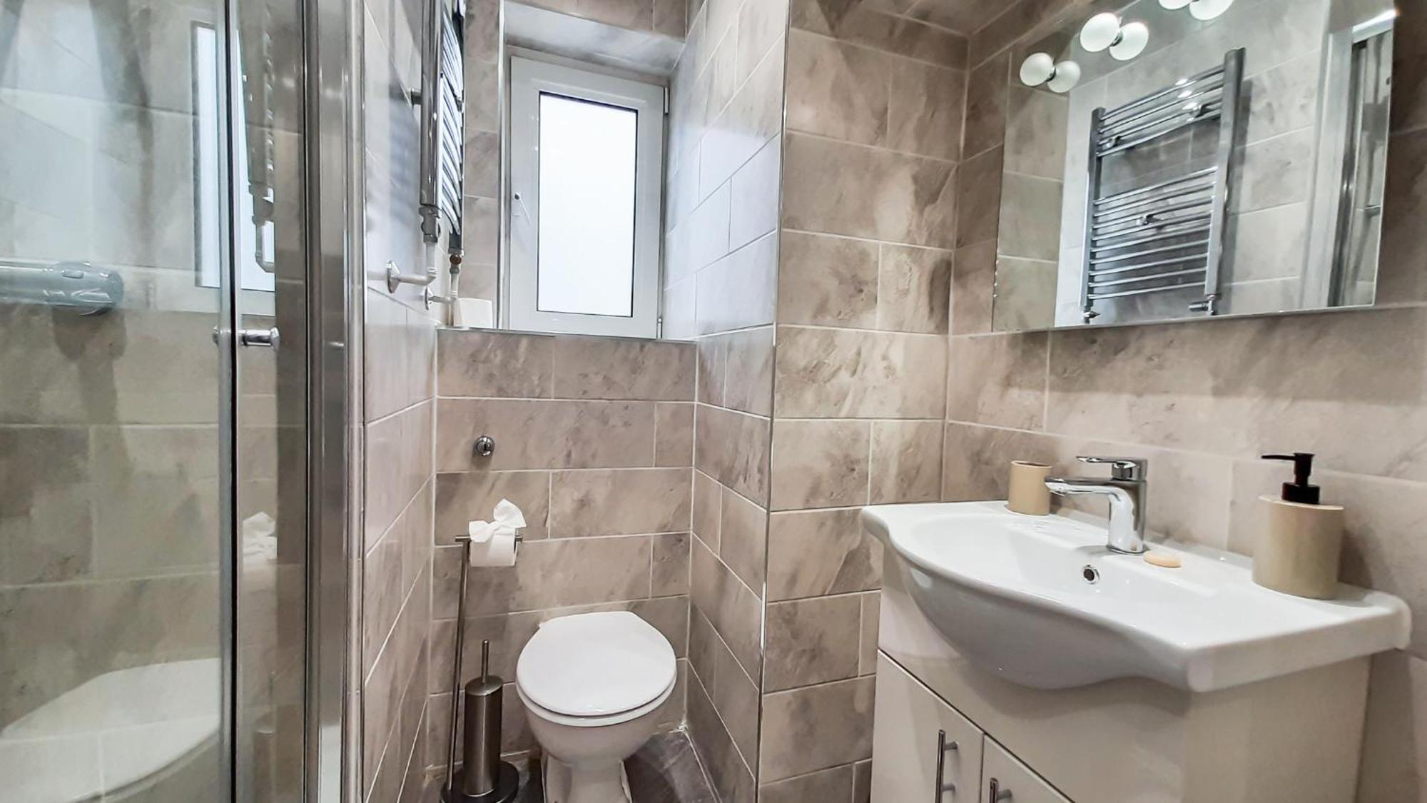 Enchanting 3 Bedroom Flat Londra