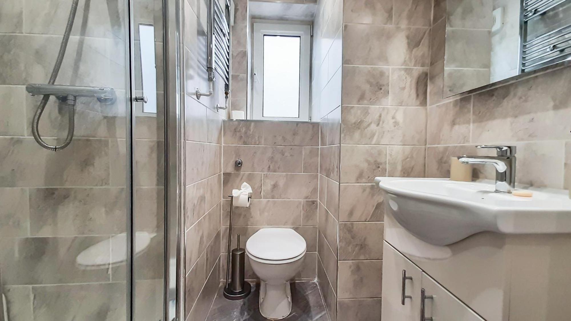 Enchanting 3 Bedroom Flat * Londra