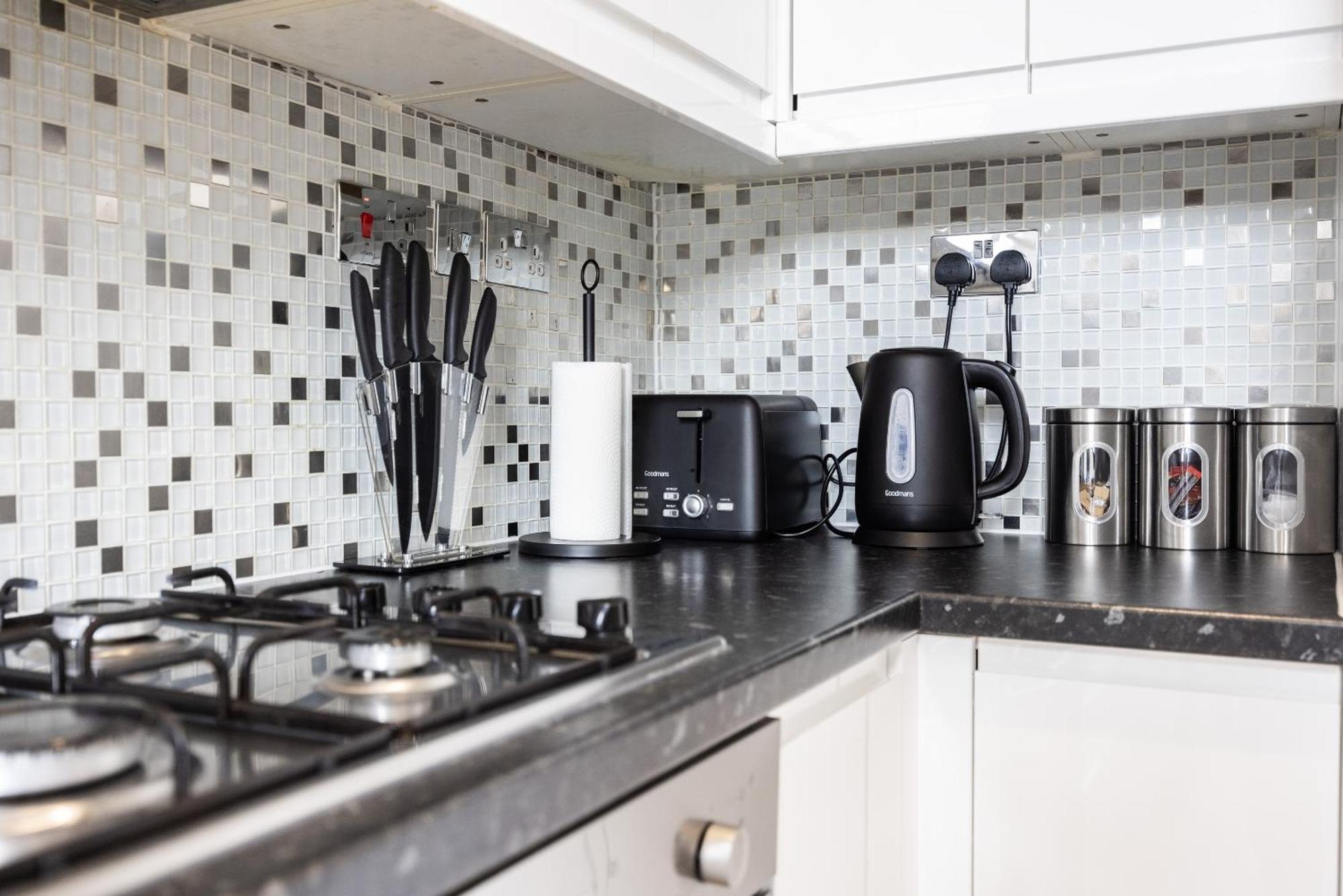 Appartement Beautiful 3-bed In Shepherd's Bush Londen