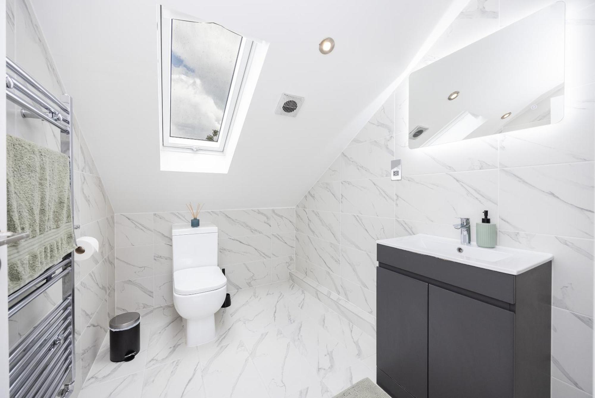 Beautiful 3-bed In Shepherd's Bush Appartement Londen