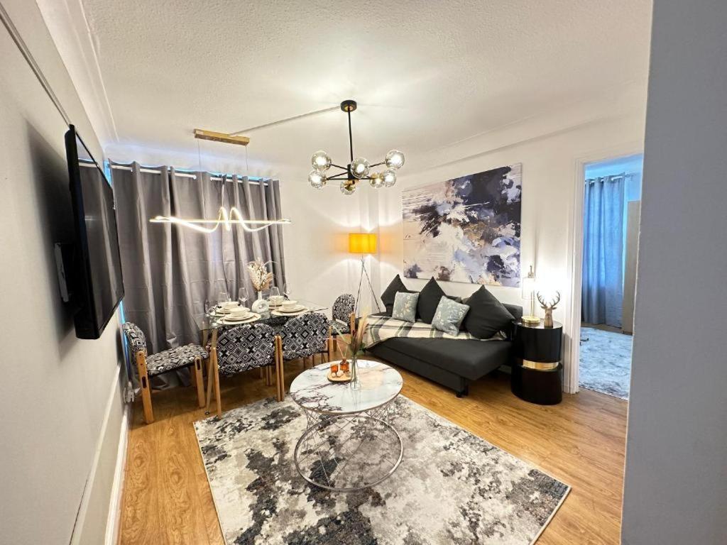 Apartment Edgware Road Three Bedroom London