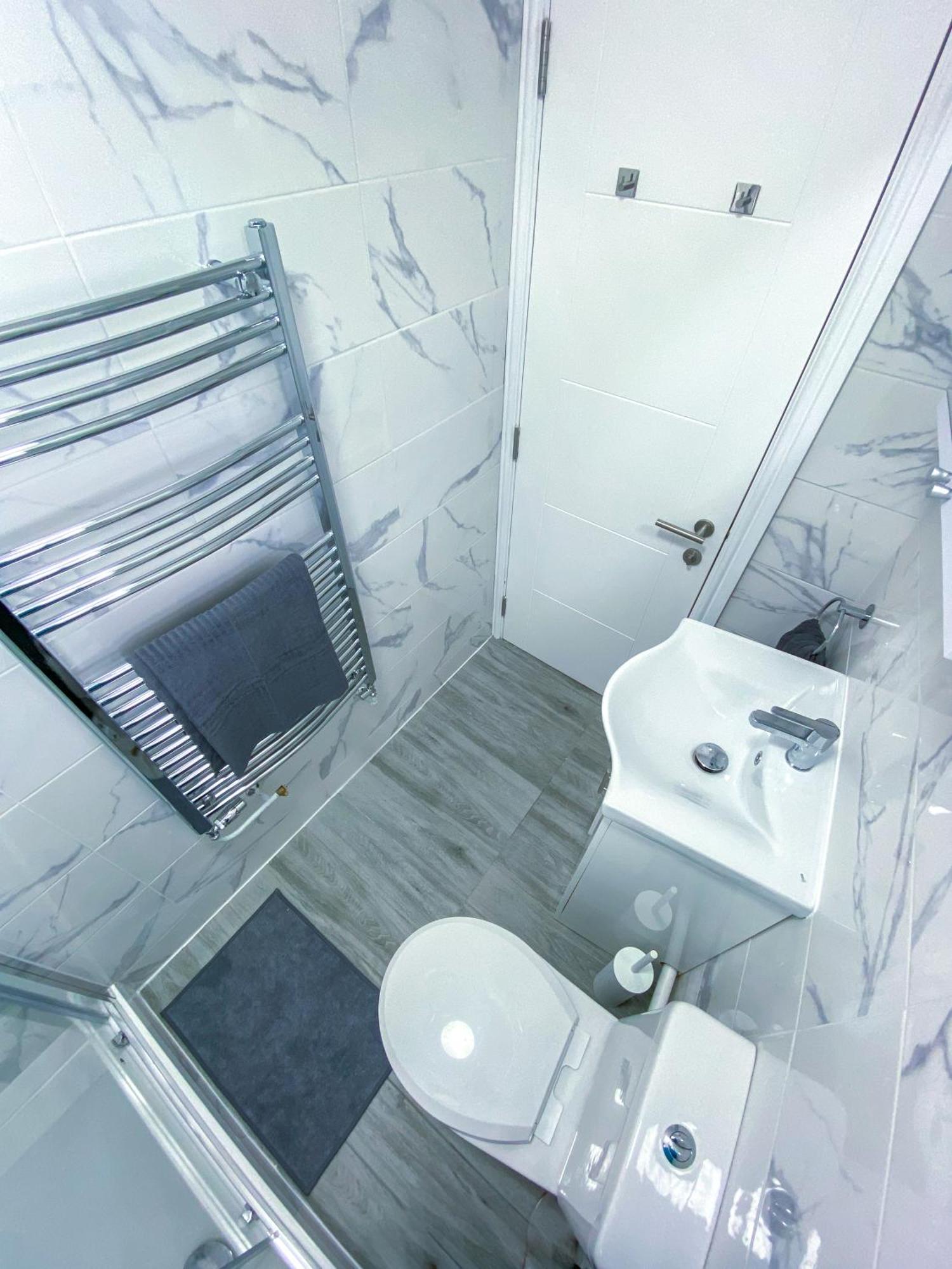 Stylish 1 Bedroom Flat - 5 Guest London- F1 Londra
