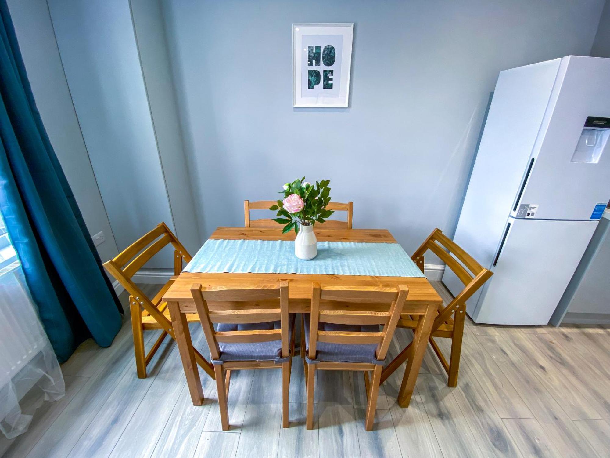 Modern 1-bedroom Flat, 5 Guest, - F2 Lägenhet