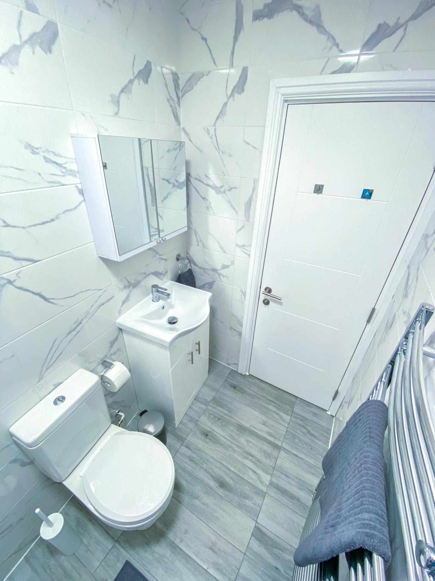 Modern 1-bedroom Flat, 5 Guest, - F2 Lägenhet London