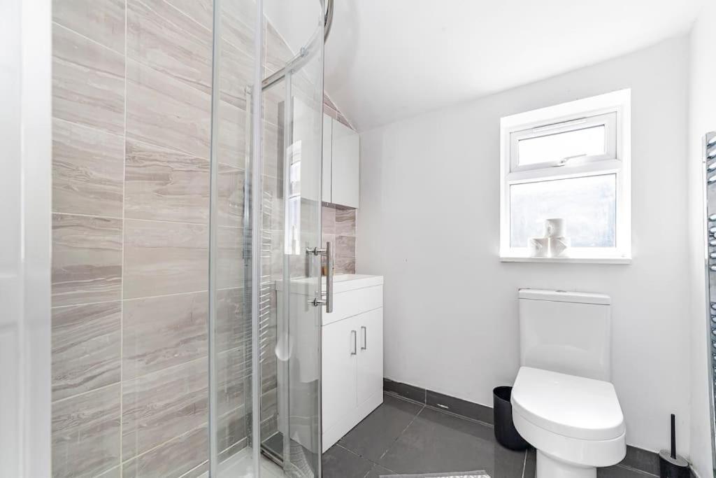 Spacious & Chic 3-bed House Near Central Londen