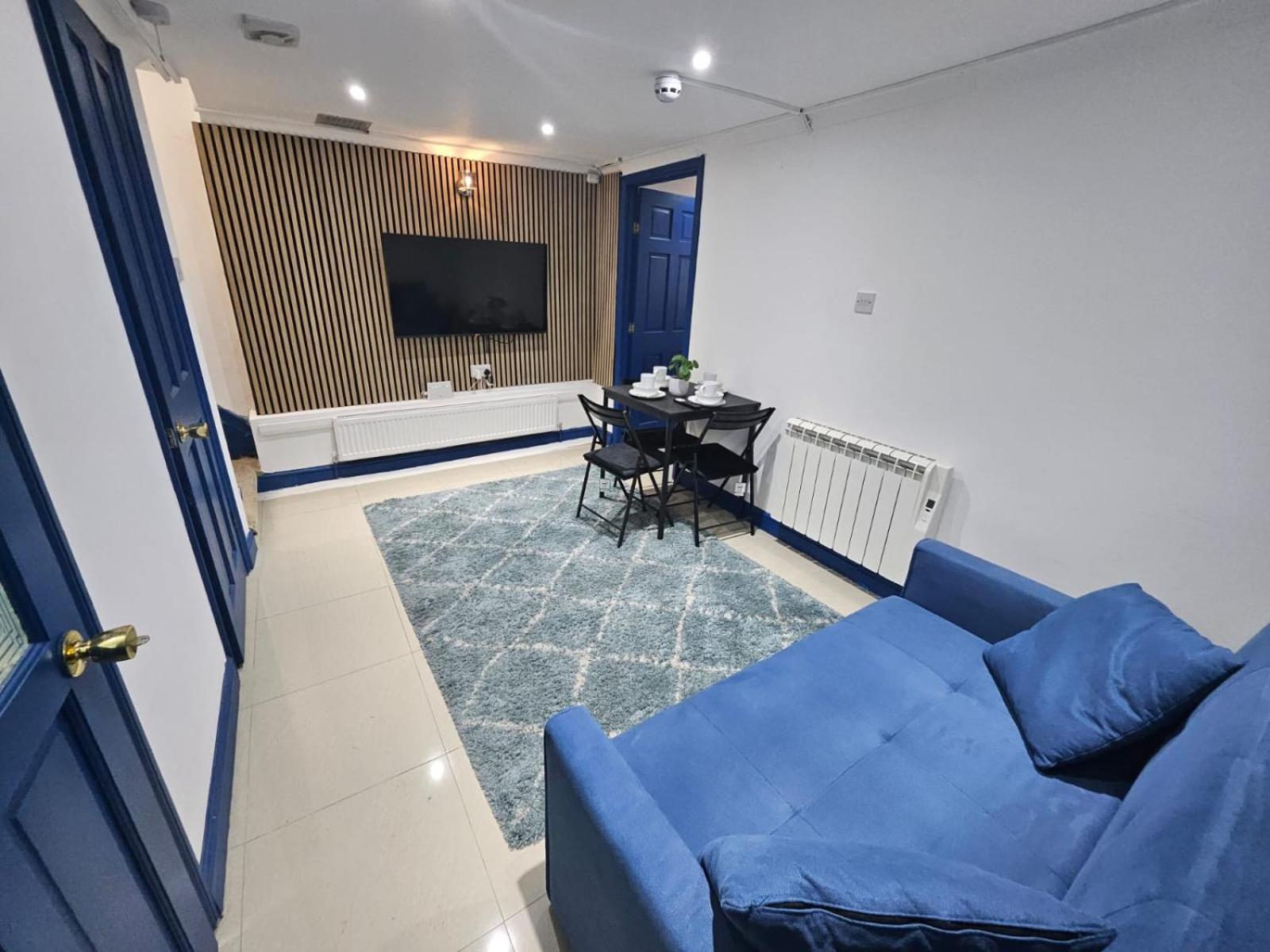 Savers Close To Emirates Stadium! * Londen
