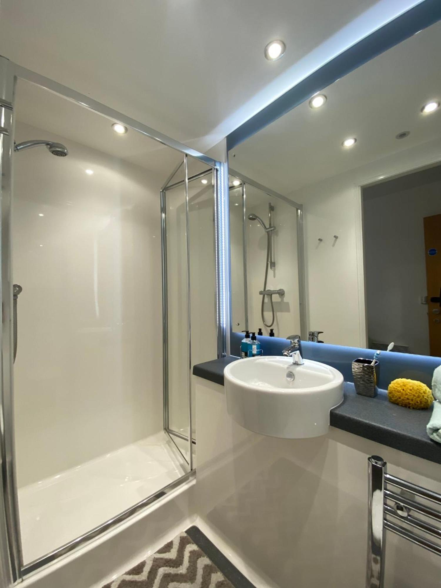 Chic Modern At Mannequin House In Leilighet *