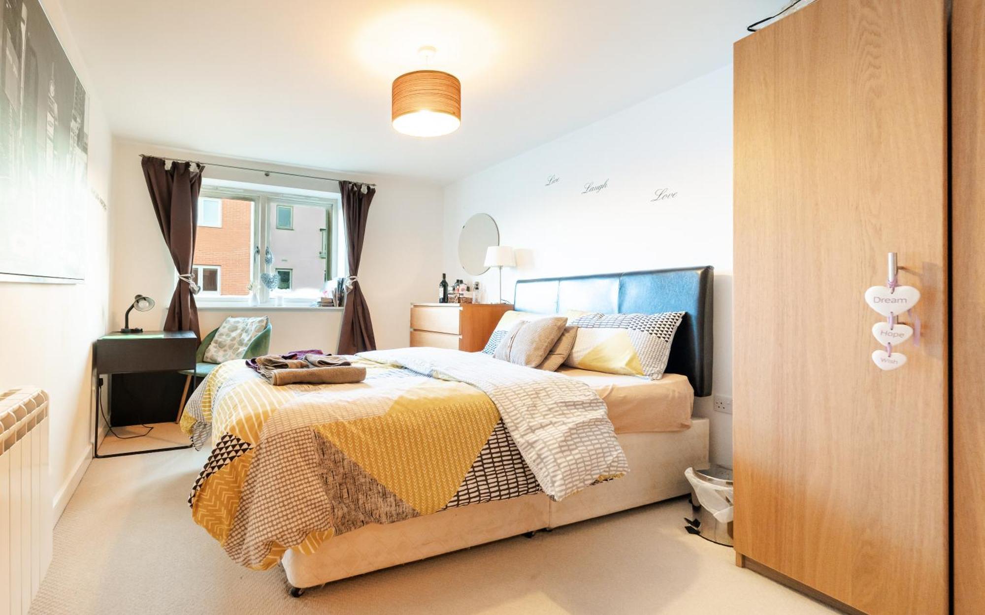 Homestay Modern Lovely Bedroom Close To Stations In East London, Zone 2