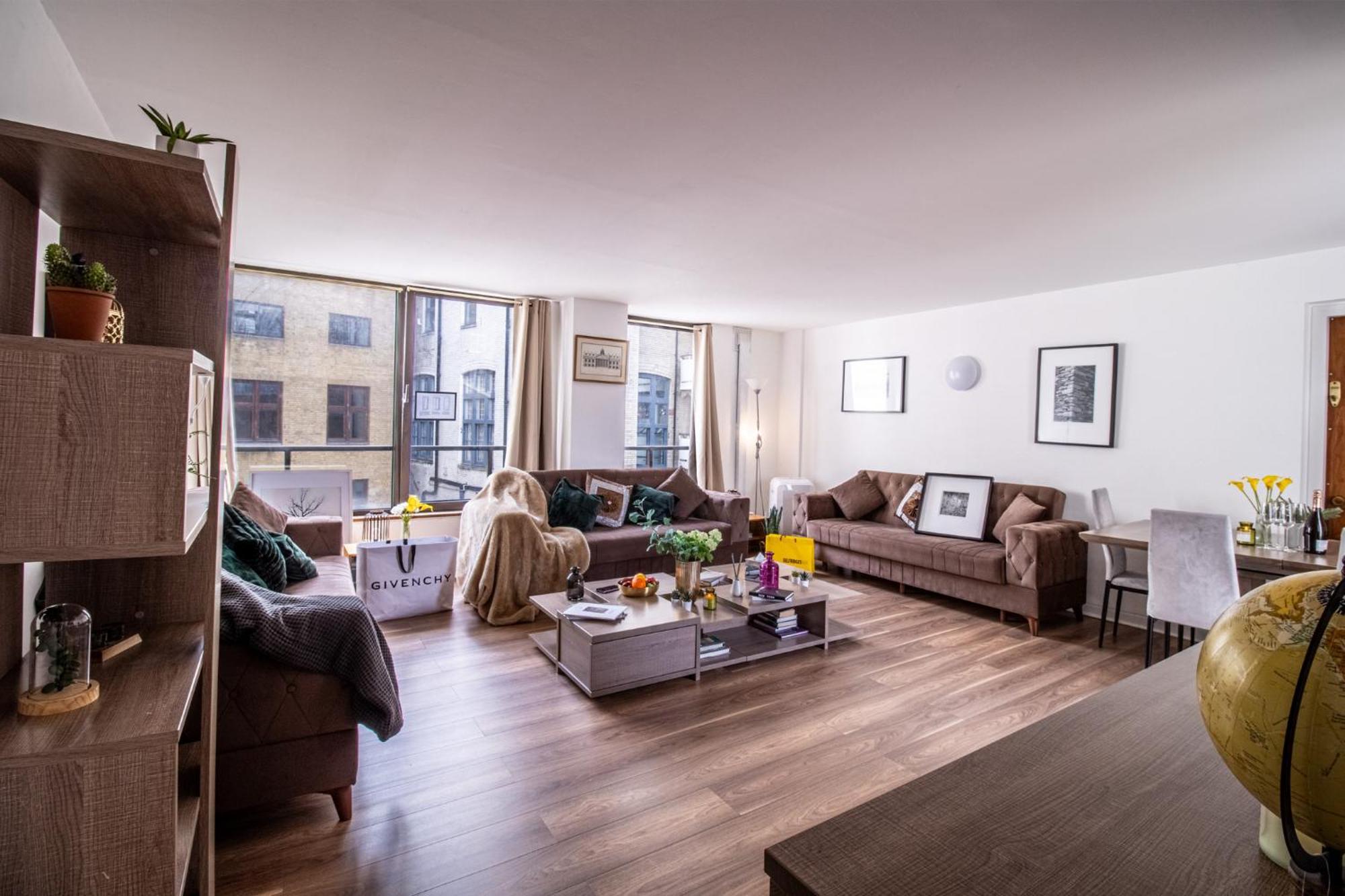 Leilighet Spacious 2-bedroom In Piccadilly 6100p *