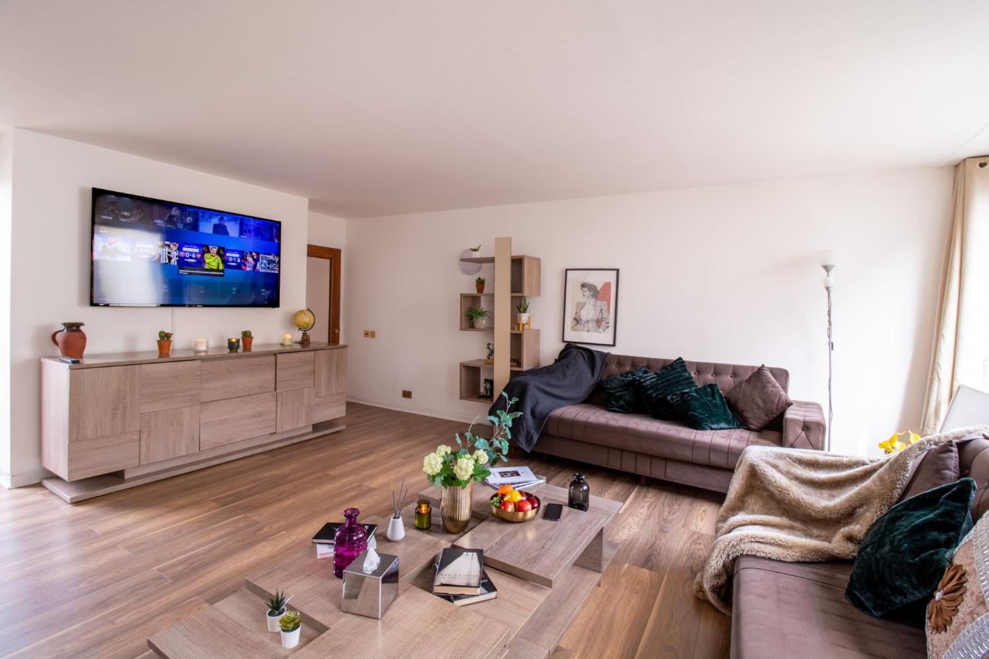 Leilighet Spacious 2-bedroom In Piccadilly 6100p London