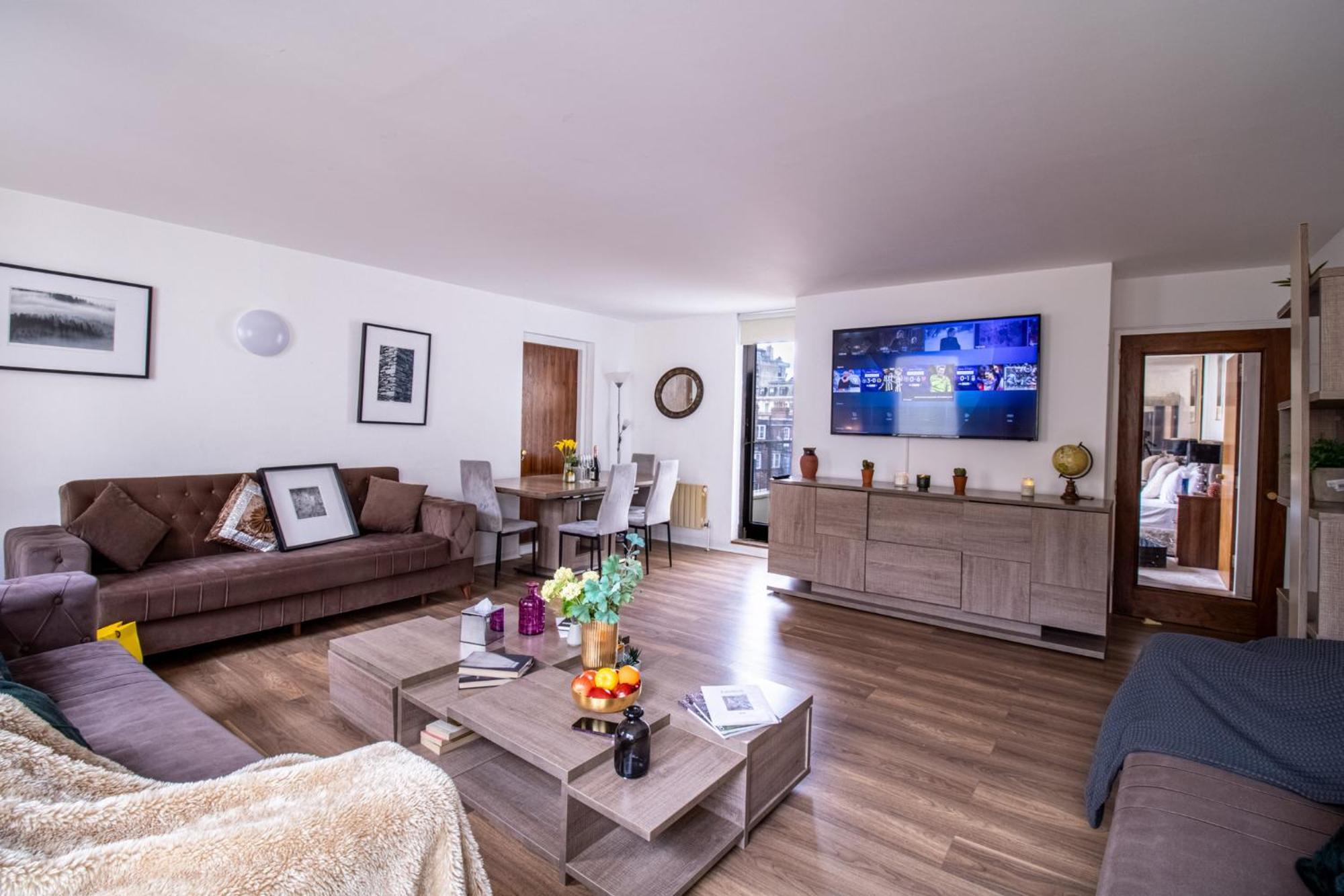 Leilighet Spacious 2-bedroom In Piccadilly 6100p *