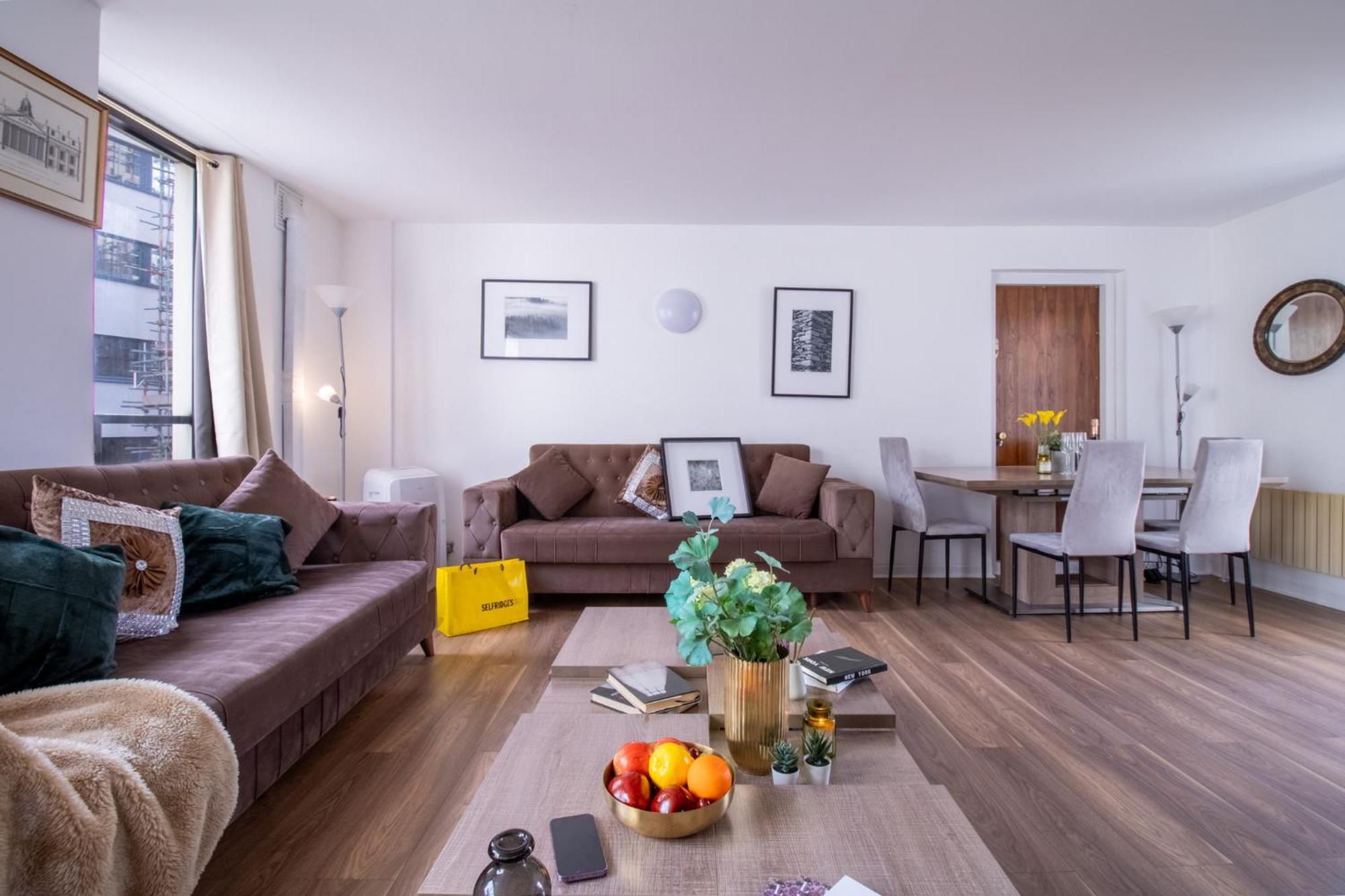 Spacious 2-bedroom In Piccadilly 6100p Leilighet London