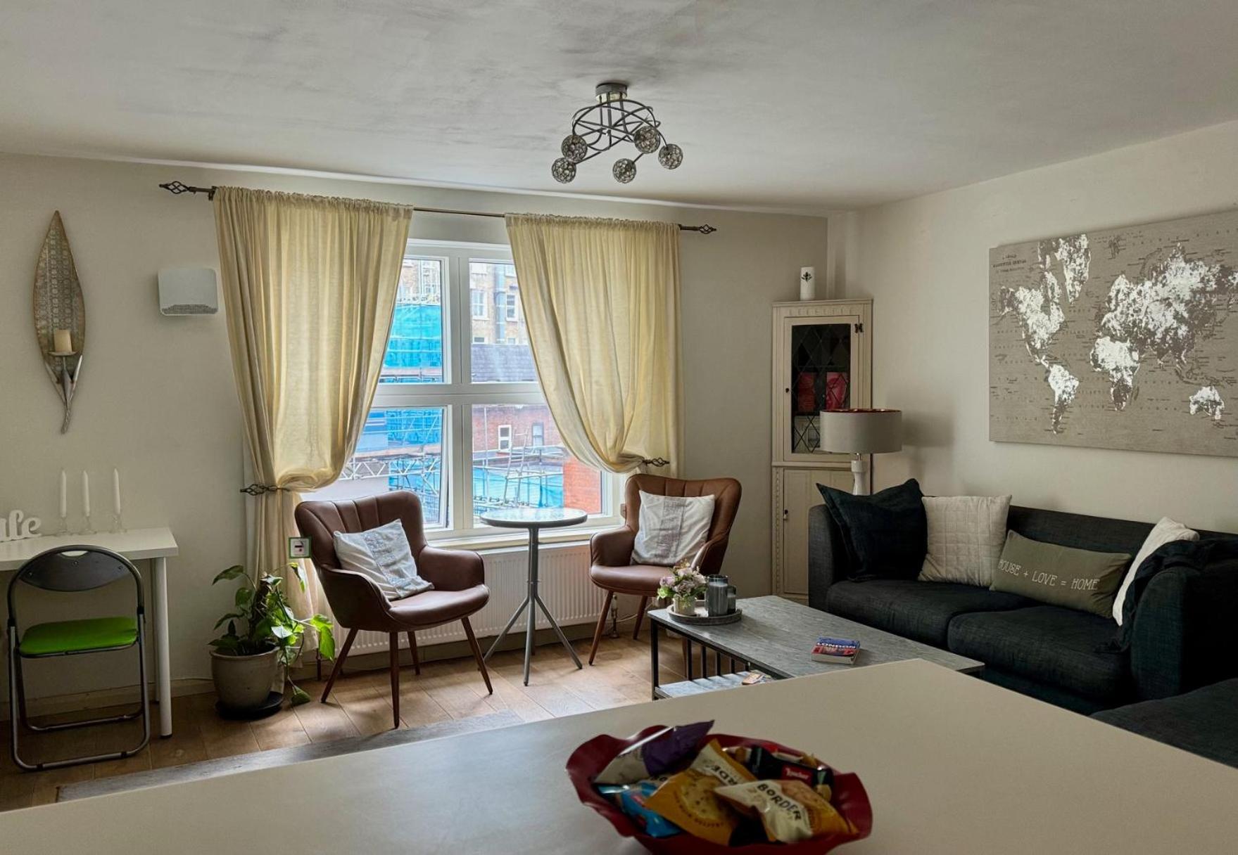 Super Beautiful Three Bedroom * London