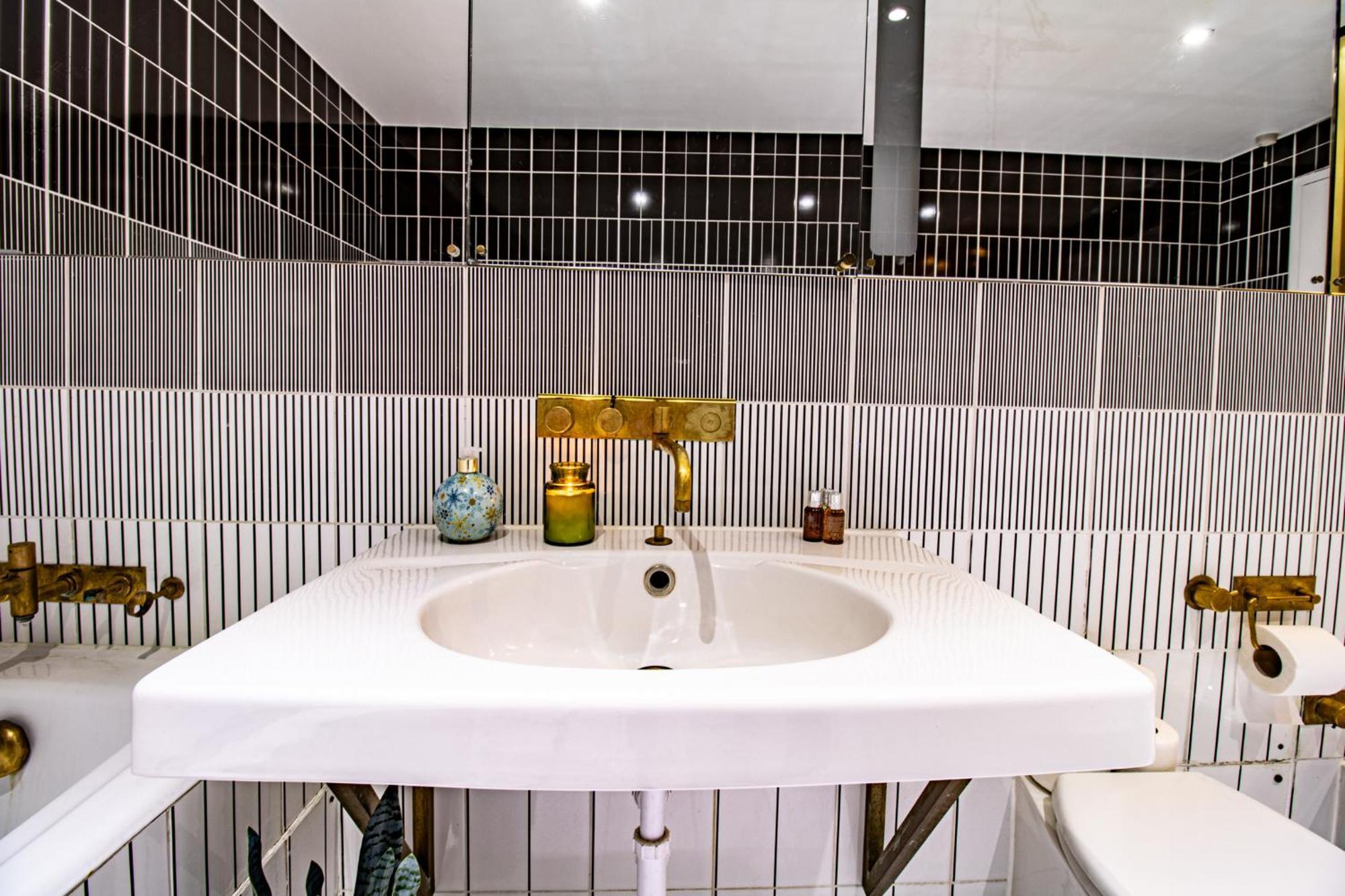 Spacious 2-bedroom In Piccadilly 6100p * Londra