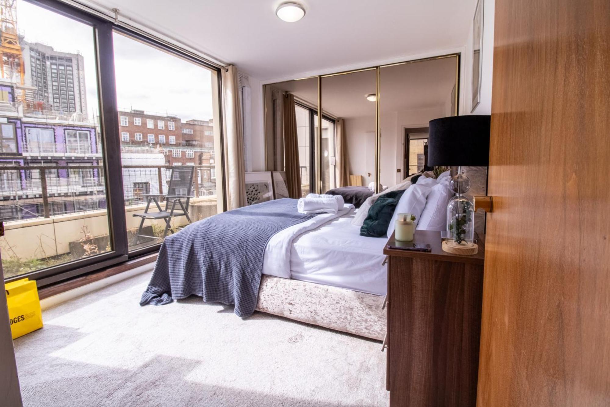 Spacious 2-bedroom In Piccadilly 6100p Leilighet