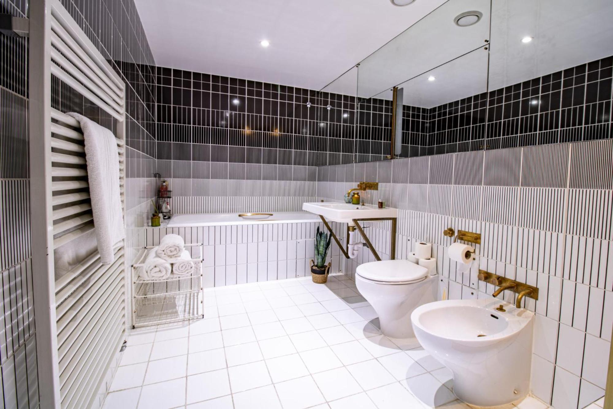 Leilighet Spacious 2-bedroom In Piccadilly 6100p *