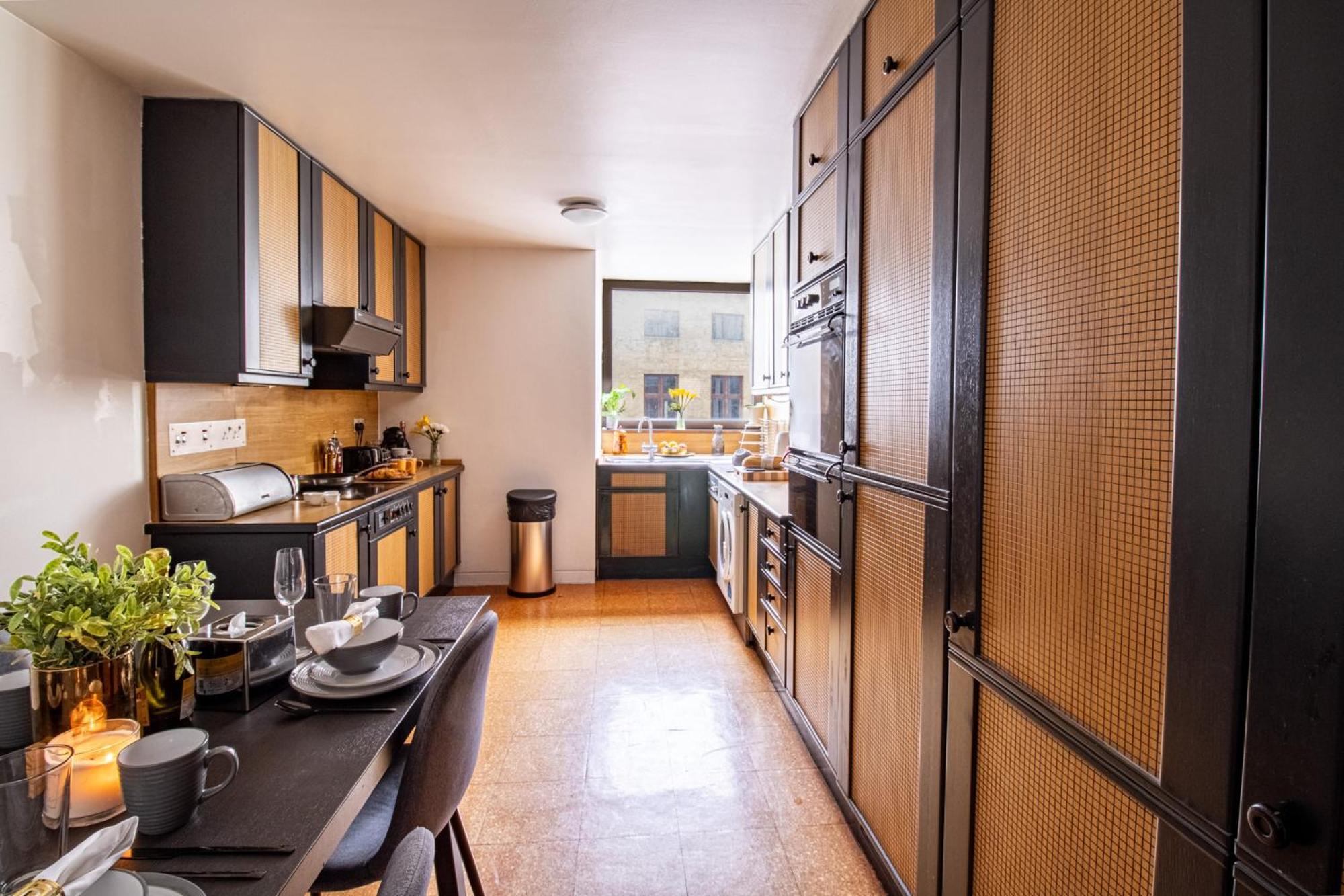 Leilighet Spacious 2-bedroom In Piccadilly 6100p *