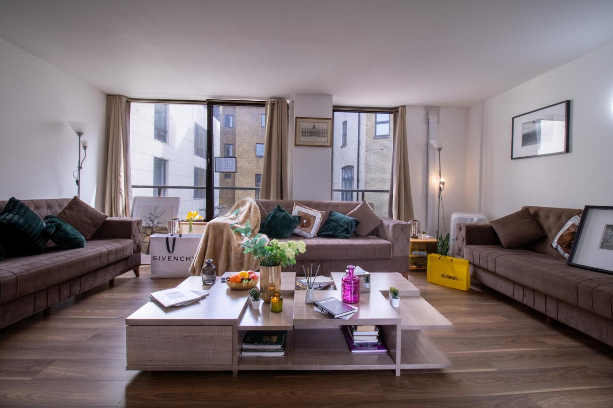 Leilighet Spacious 2-bedroom In Piccadilly 6100p London