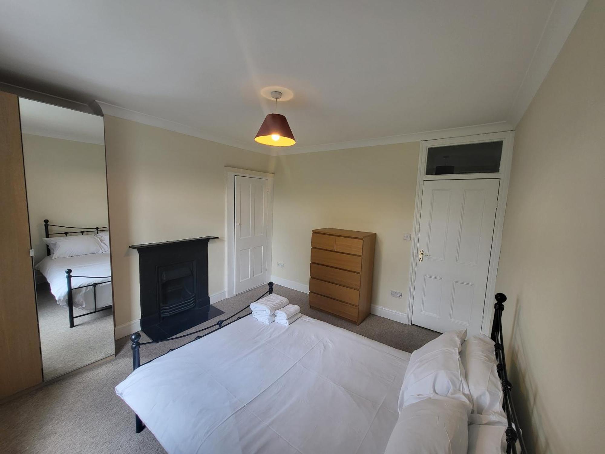 Spacious Central 5 Bedroom House By Tube Station Londra