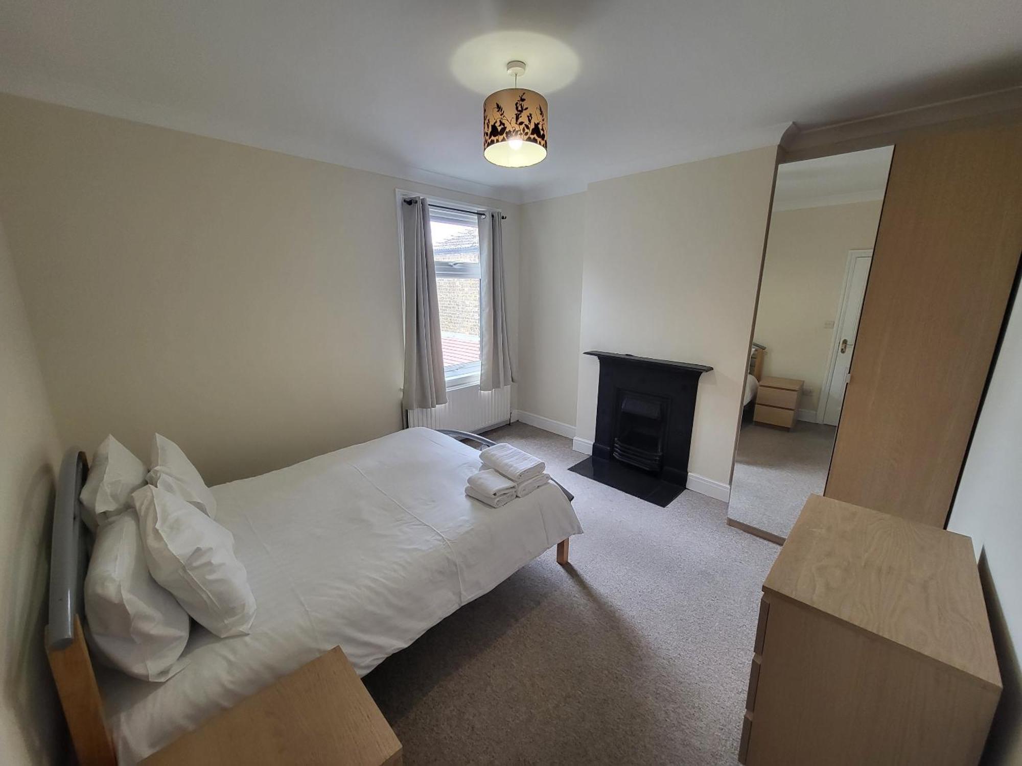 Spacious Central 5 Bedroom House By Tube Station * Londra