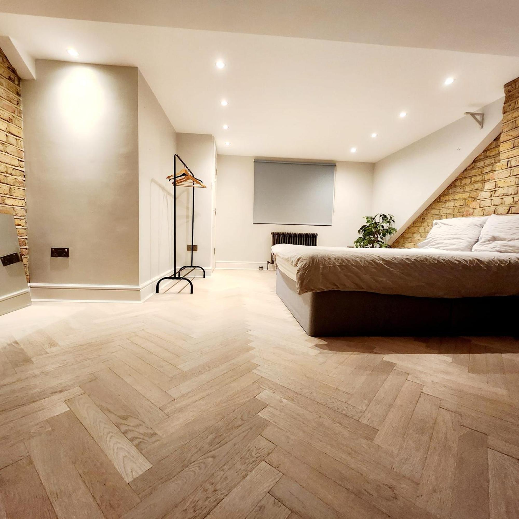 Contemporary 3 Bed House With Spacious Garden Close To Stratford & Canary Wharf Londen