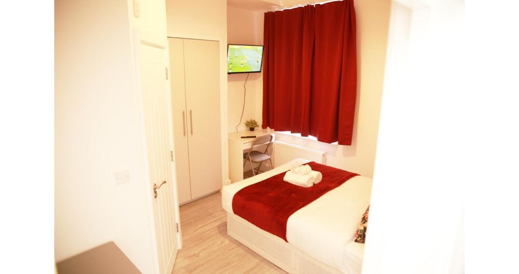 Cricklewood Deluxe Ensuite