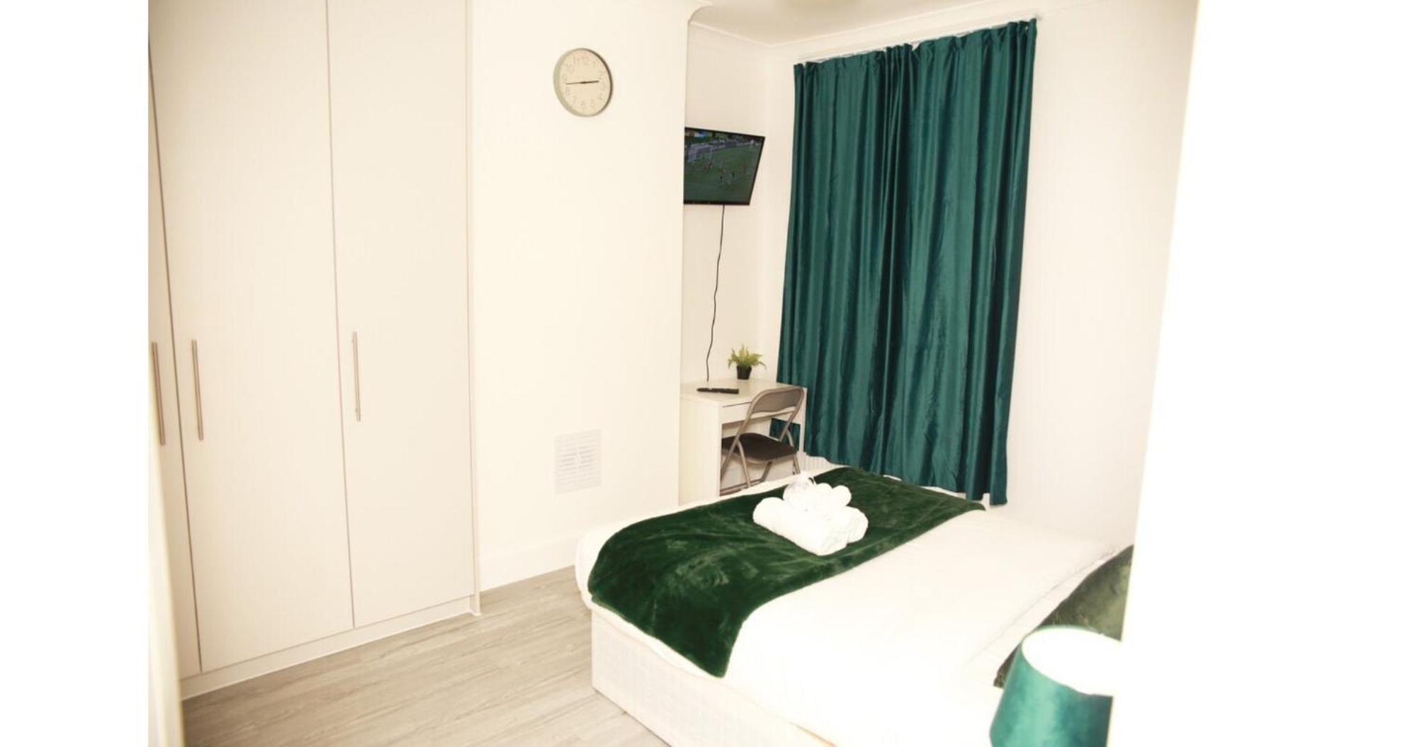 Cricklewood Deluxe Ensuite * London
